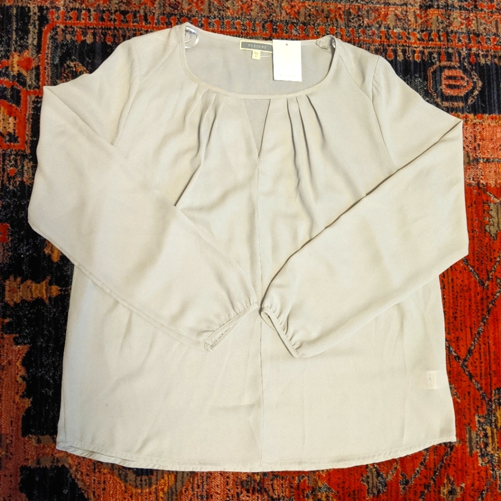 Light gray, cut out, flowy blouse